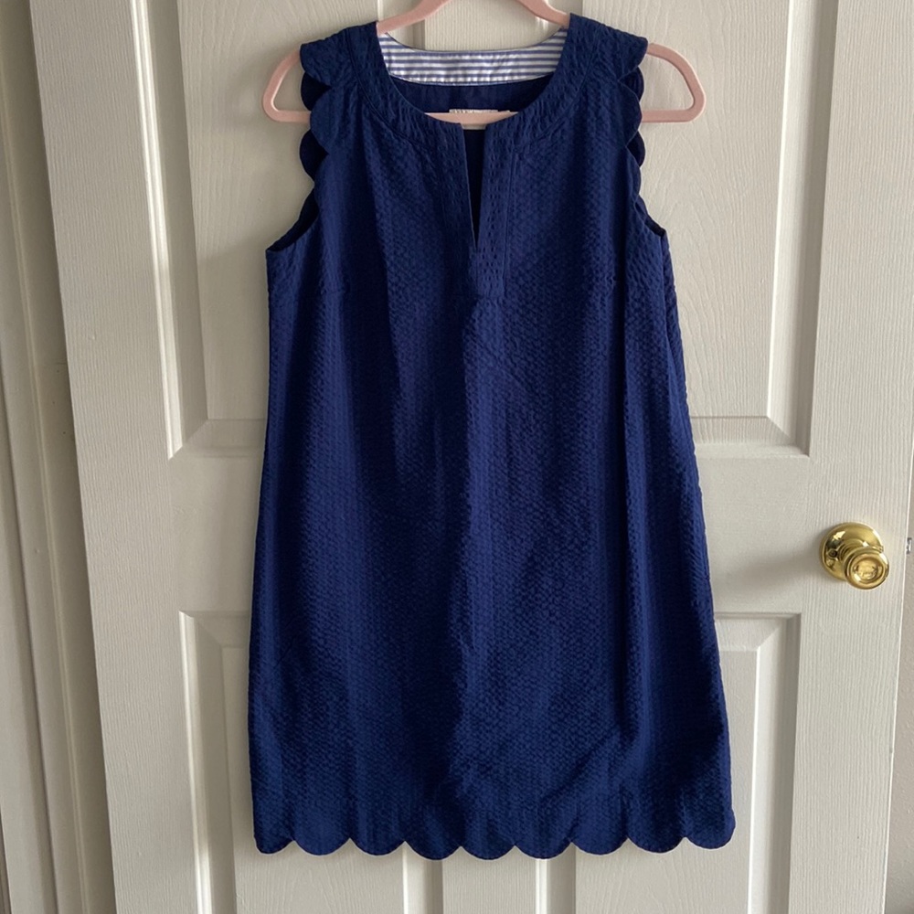EUC Vineyard Vines Seersucker Scalloped Dress